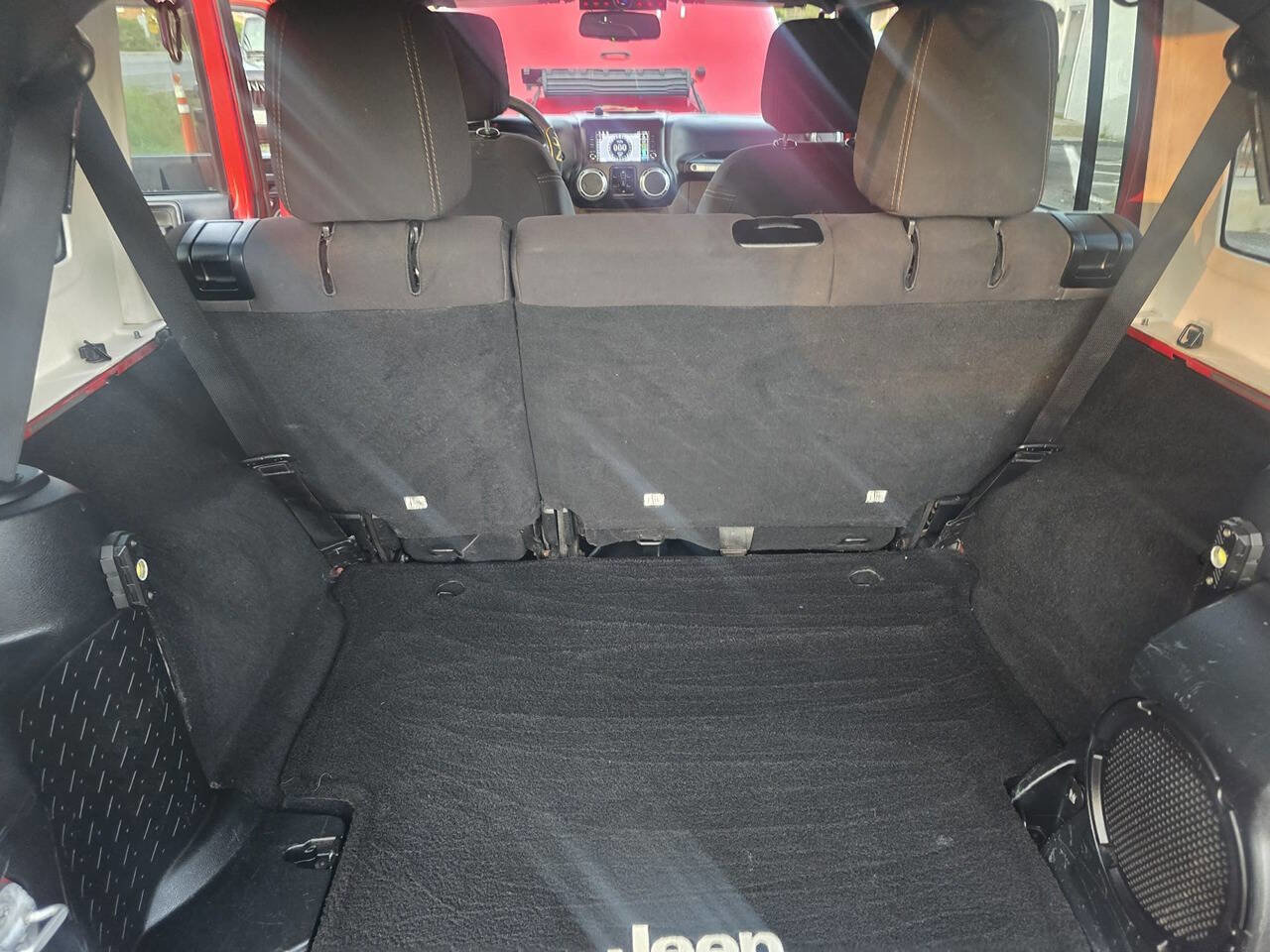 Used 2014 Jeep Wrangler Unlimited Sahara image 11