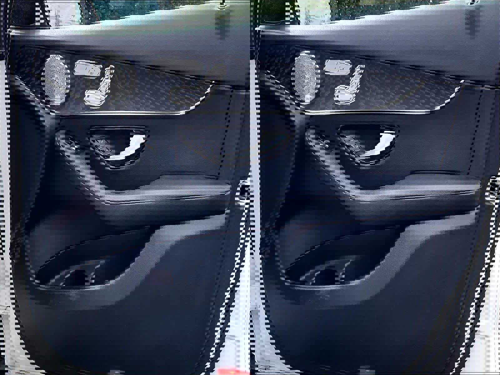 Used 2017 Mercedes-Benz GLC 300 4MATIC image 12