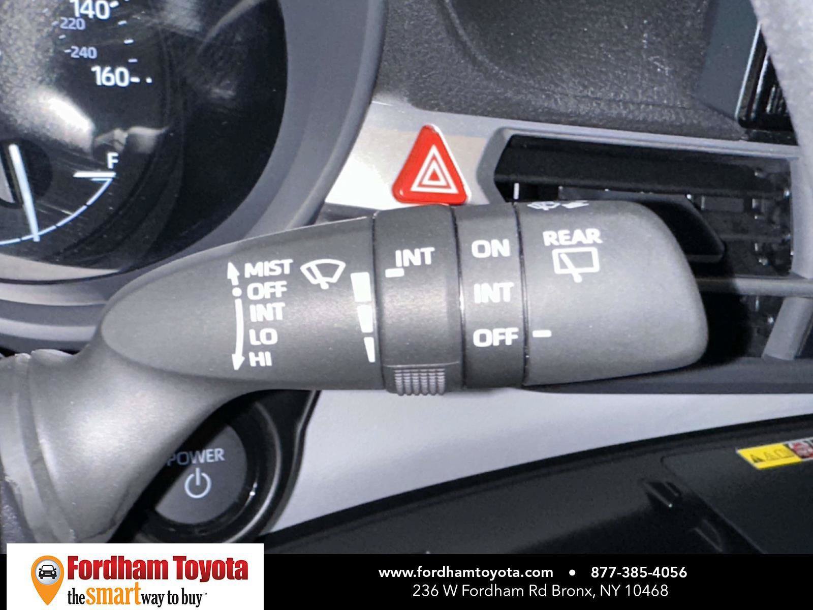 Used 2025 Toyota Sienna LE FWD image 35