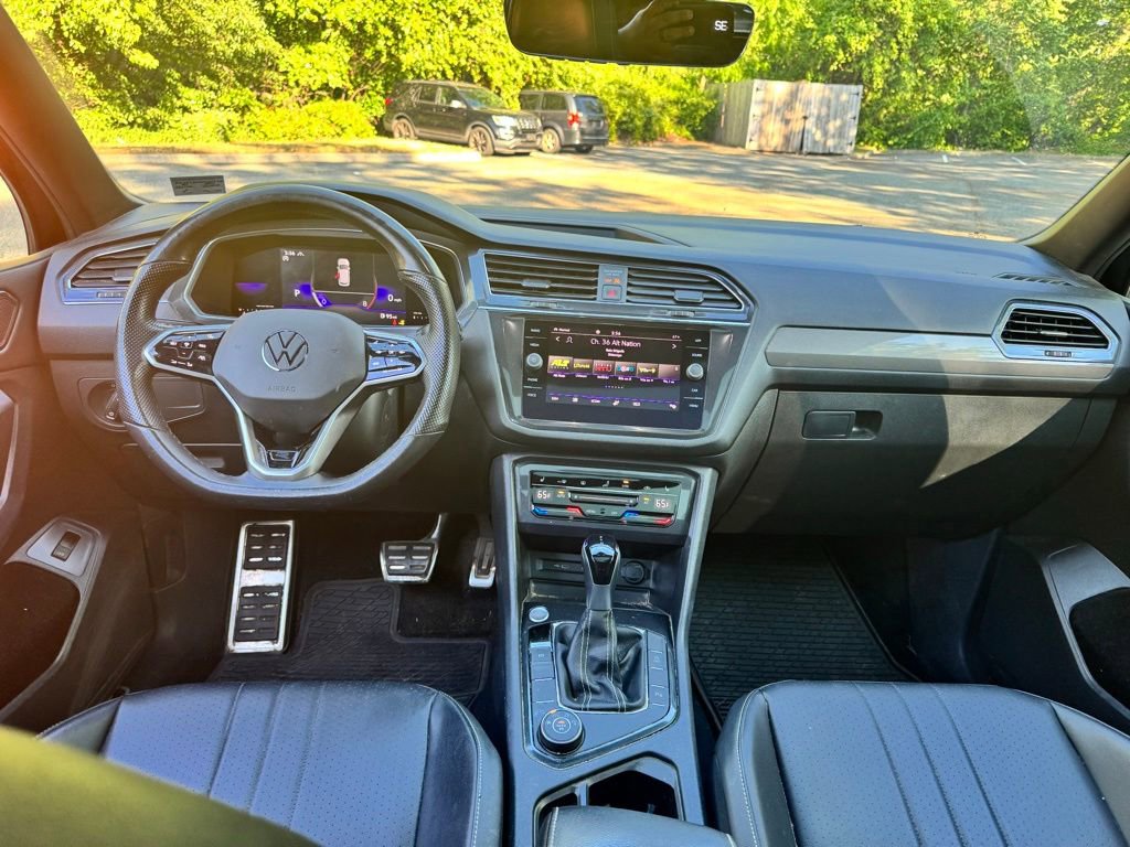 Used 2022 Volkswagen Tiguan SE R-Line AWD/4WD image 9