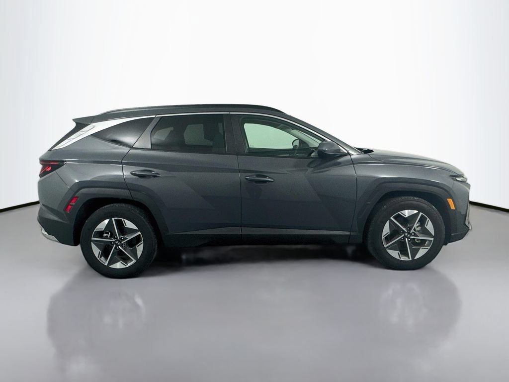 Used 2025 Hyundai Tucson SEL FWD image 4