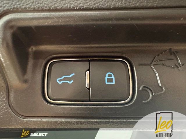 Used 2022 Ford Explorer Limited w/ Equipment Group 301A AWD/4WD image 17
