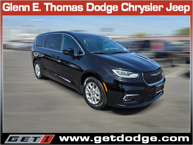 New 2025 Chrysler Pacifica Select FWD image 1