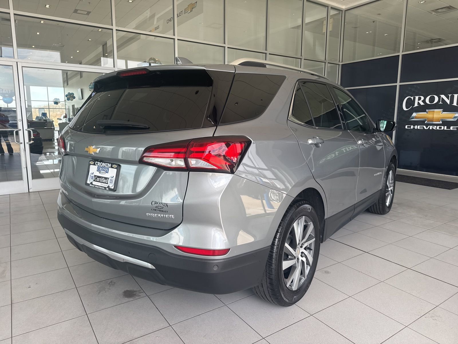 Used 2023 Chevrolet Equinox Premier image 4