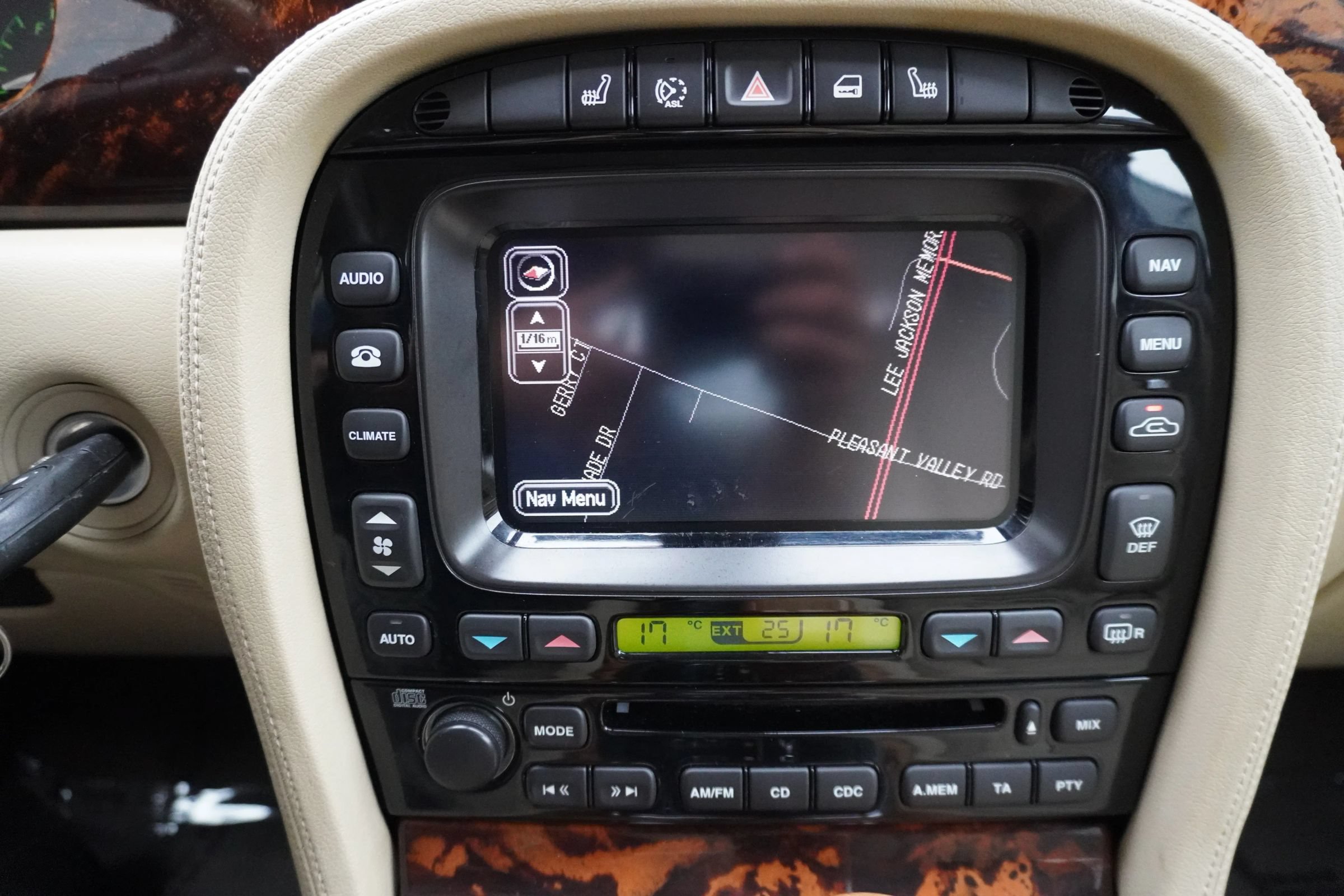 Used 2008 Jaguar XJ8 RWD image 21