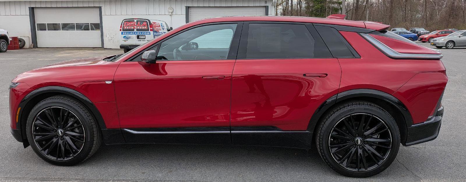 Used 2025 Cadillac Lyriq Sport AWD/4WD image 7