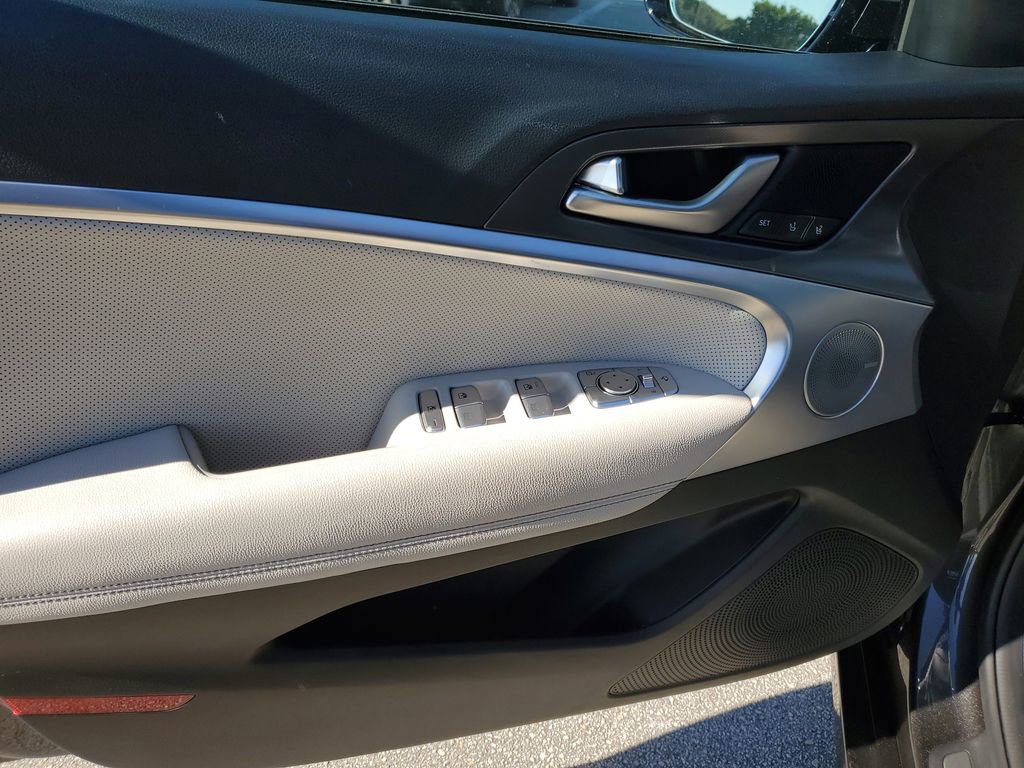 Used 2025 Genesis G70 2.5T w/ Sport Prestige Package image 17