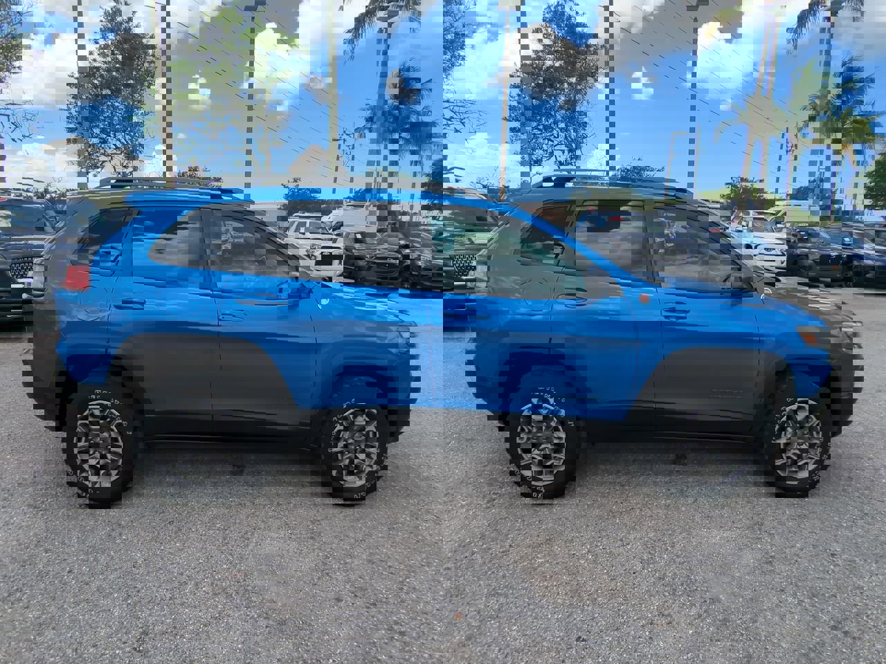 Used 2020 Jeep Cherokee Trailhawk w/ Cold Weather Group image 4