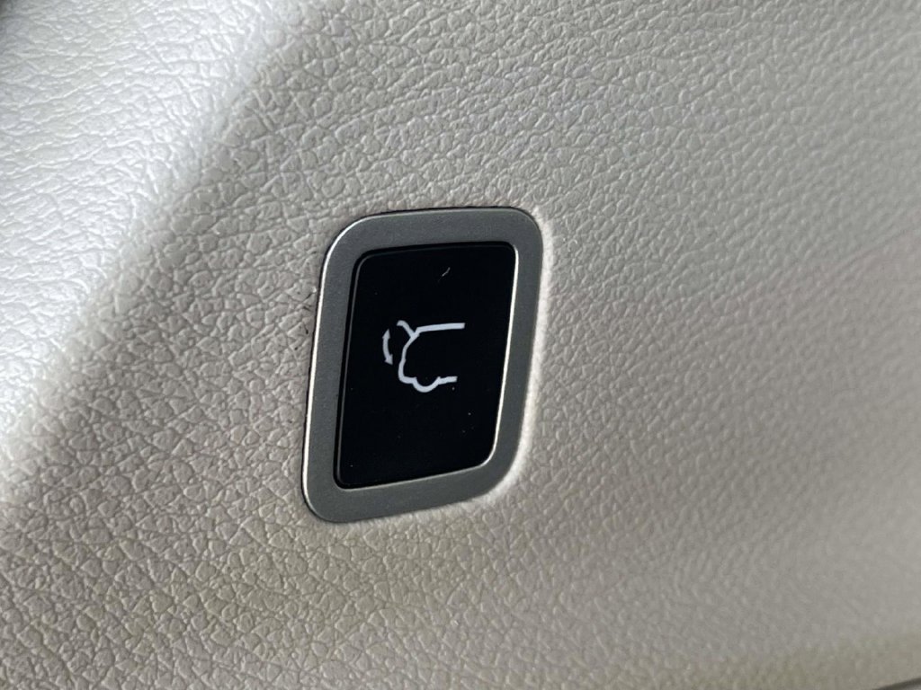 Certified 2023 Chrysler Pacifica Touring-L FWD image 43