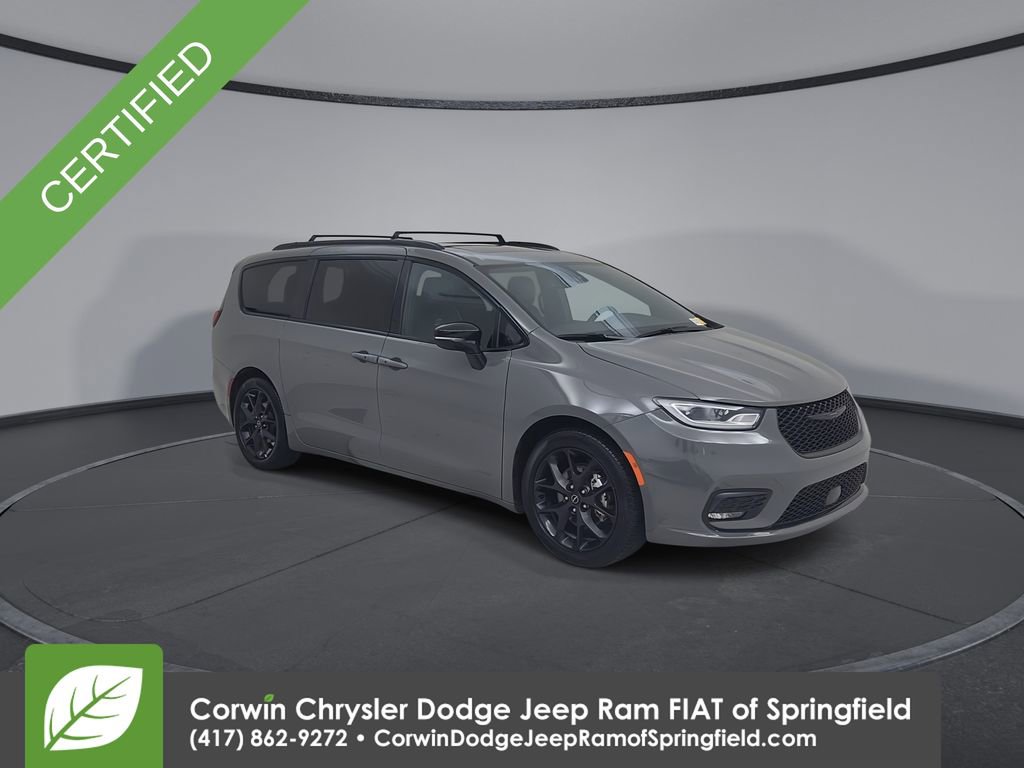 Certified 2025 Chrysler Pacifica Limited image 3