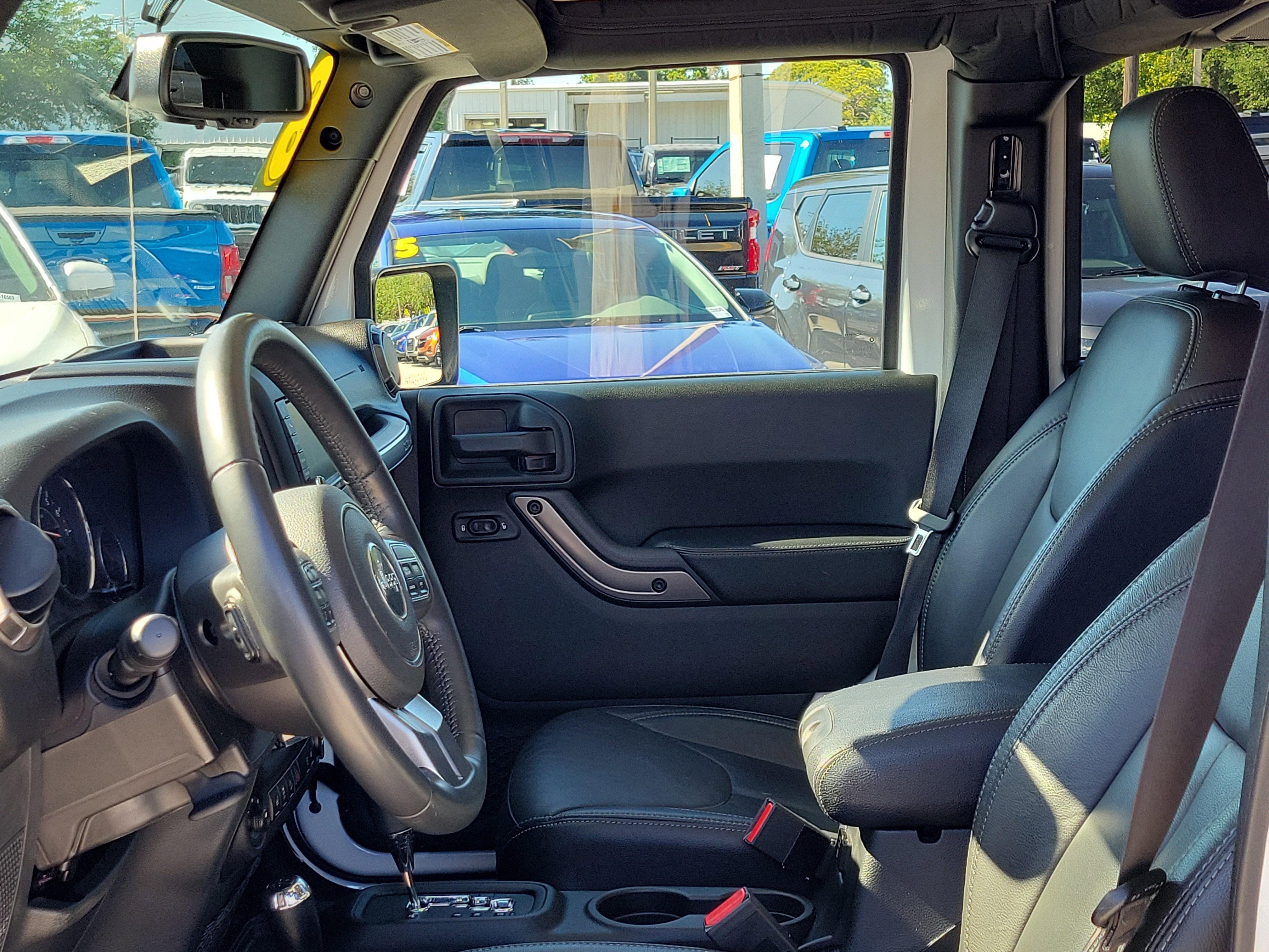 Used 2018 Jeep Wrangler Unlimited Sahara AWD/4WD image 19