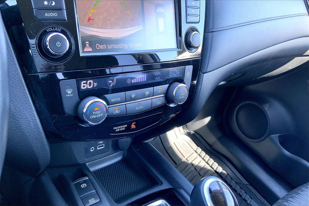 Used 2019 Nissan Rogue SV w/ Premium Package image 15