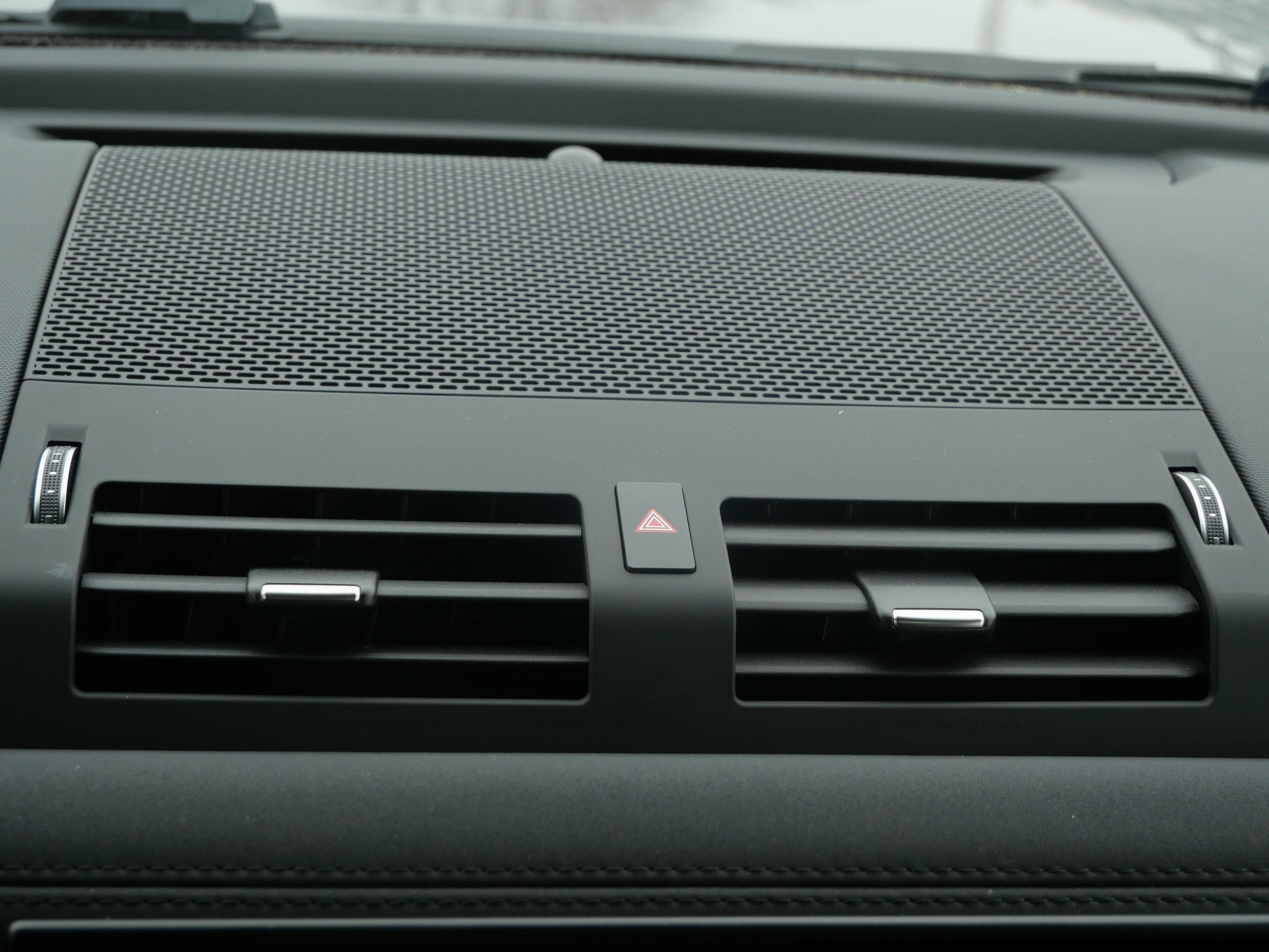 Certified 2023 Land Rover Defender 130 SE image 33