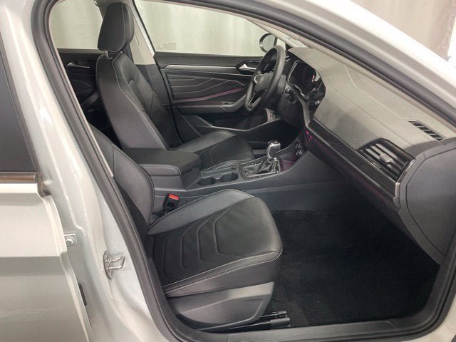 Certified 2023 Volkswagen Jetta SEL FWD image 4