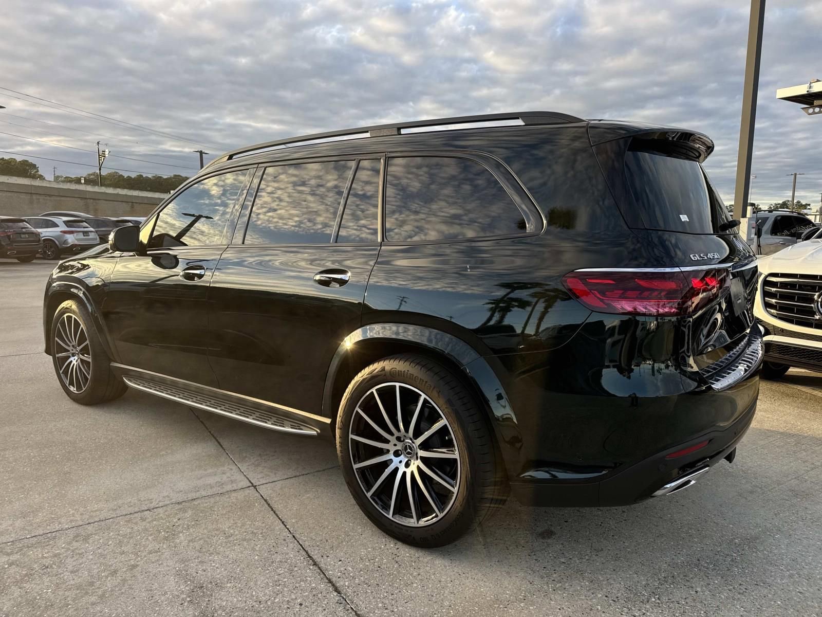 Used 2025 Mercedes-Benz GLS 450 4MATIC image 7