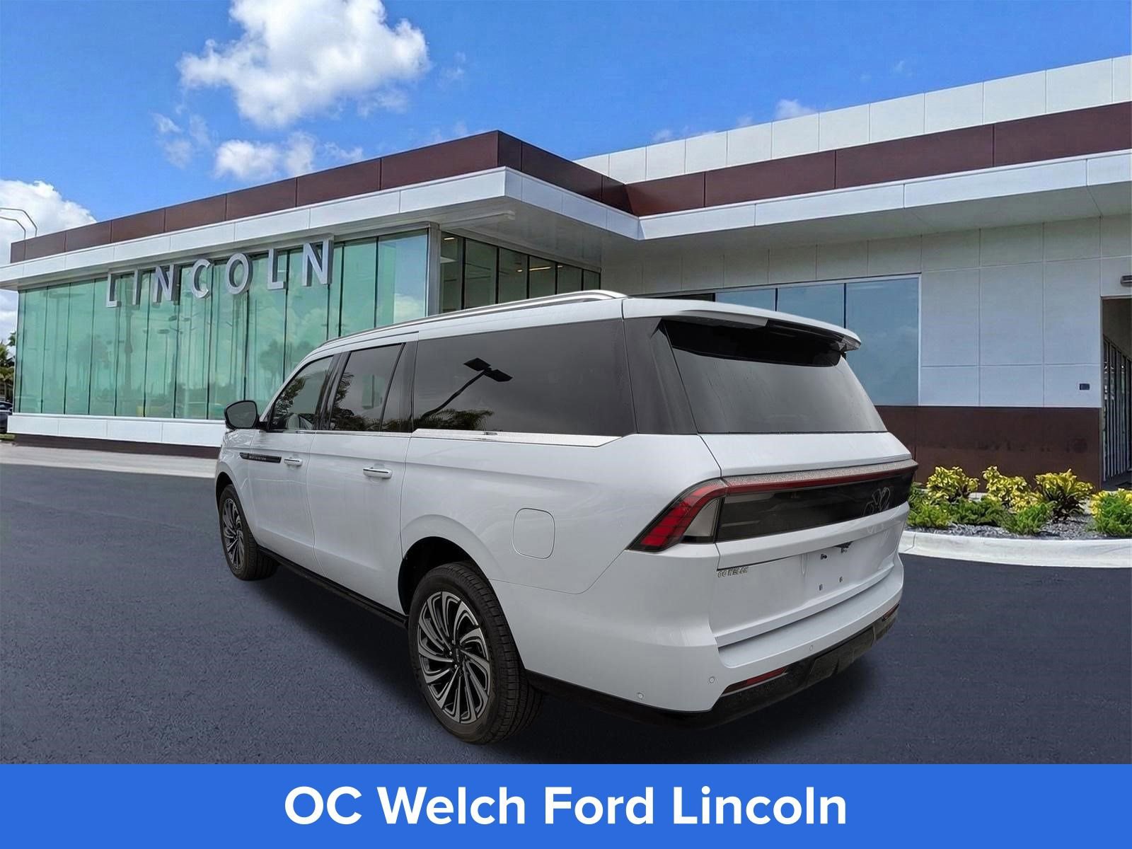 Certified 2025 Lincoln Navigator L Black Label AWD/4WD image 7