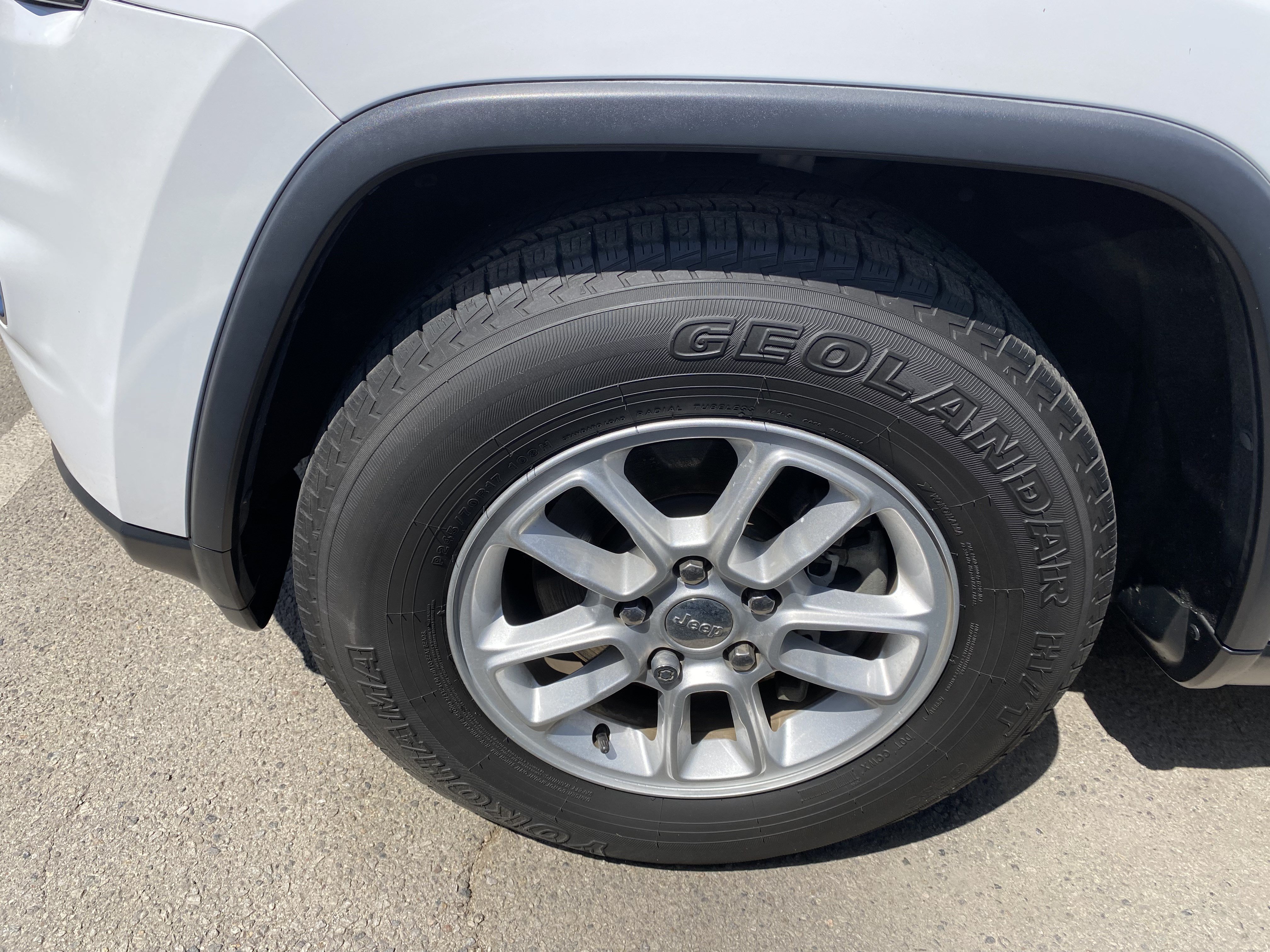Used 2018 Jeep Grand Cherokee Laredo RWD image 23