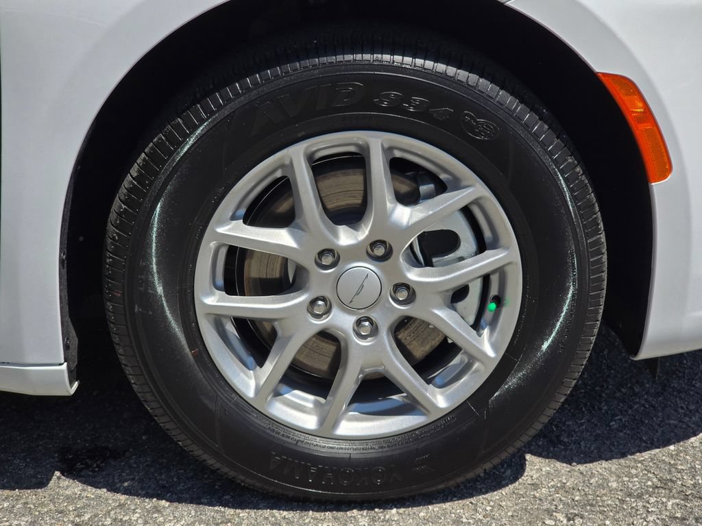 New 2027 Chrysler Pacifica Select FWD image 12