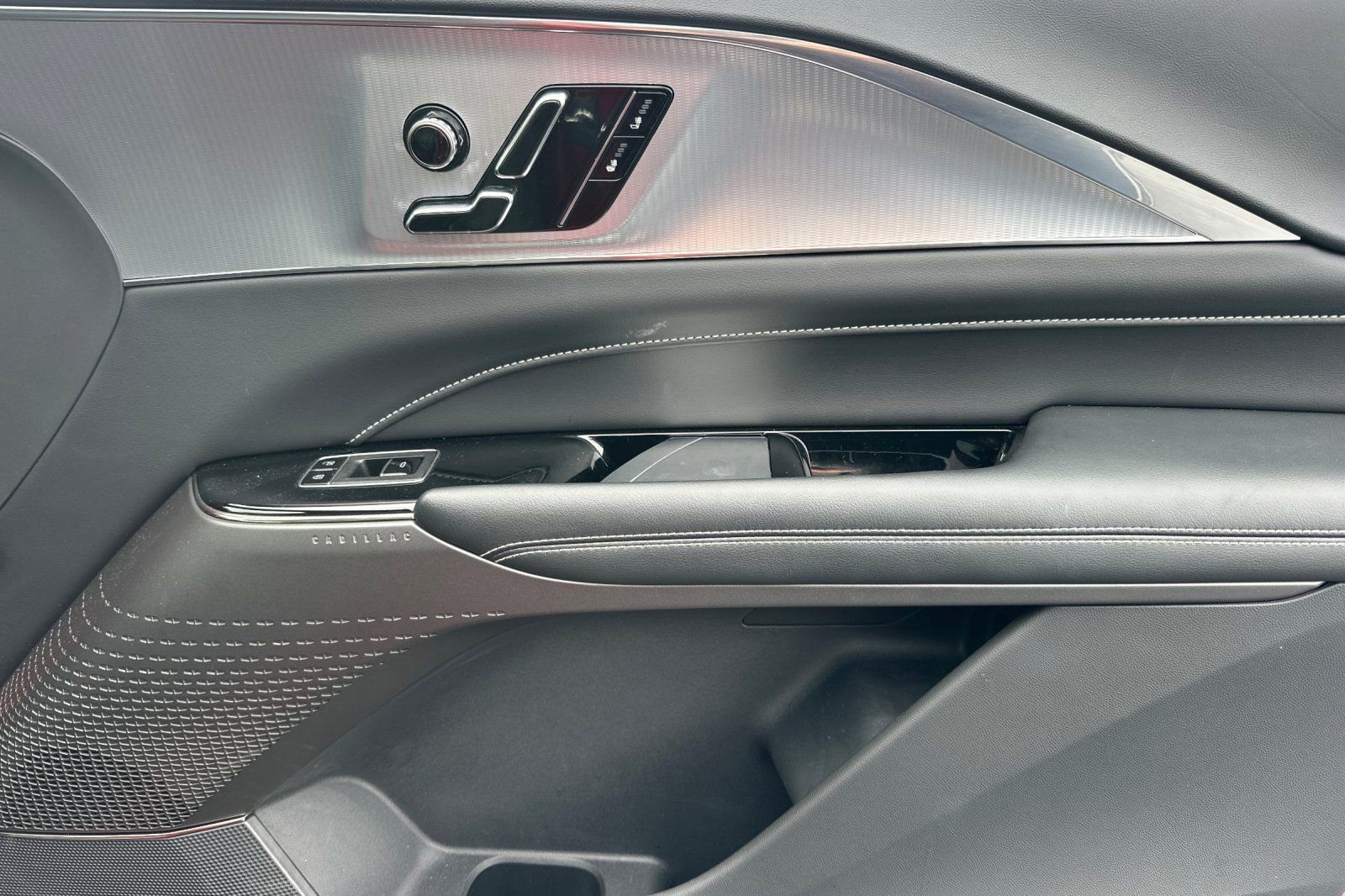 Certified 2024 Cadillac Lyriq Tech w/ Driver Assist Package image 21