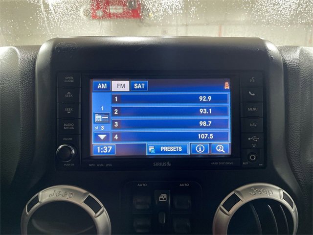 Used 2015 Jeep Wrangler Unlimited Rubicon w/ Connectivity Group image 16