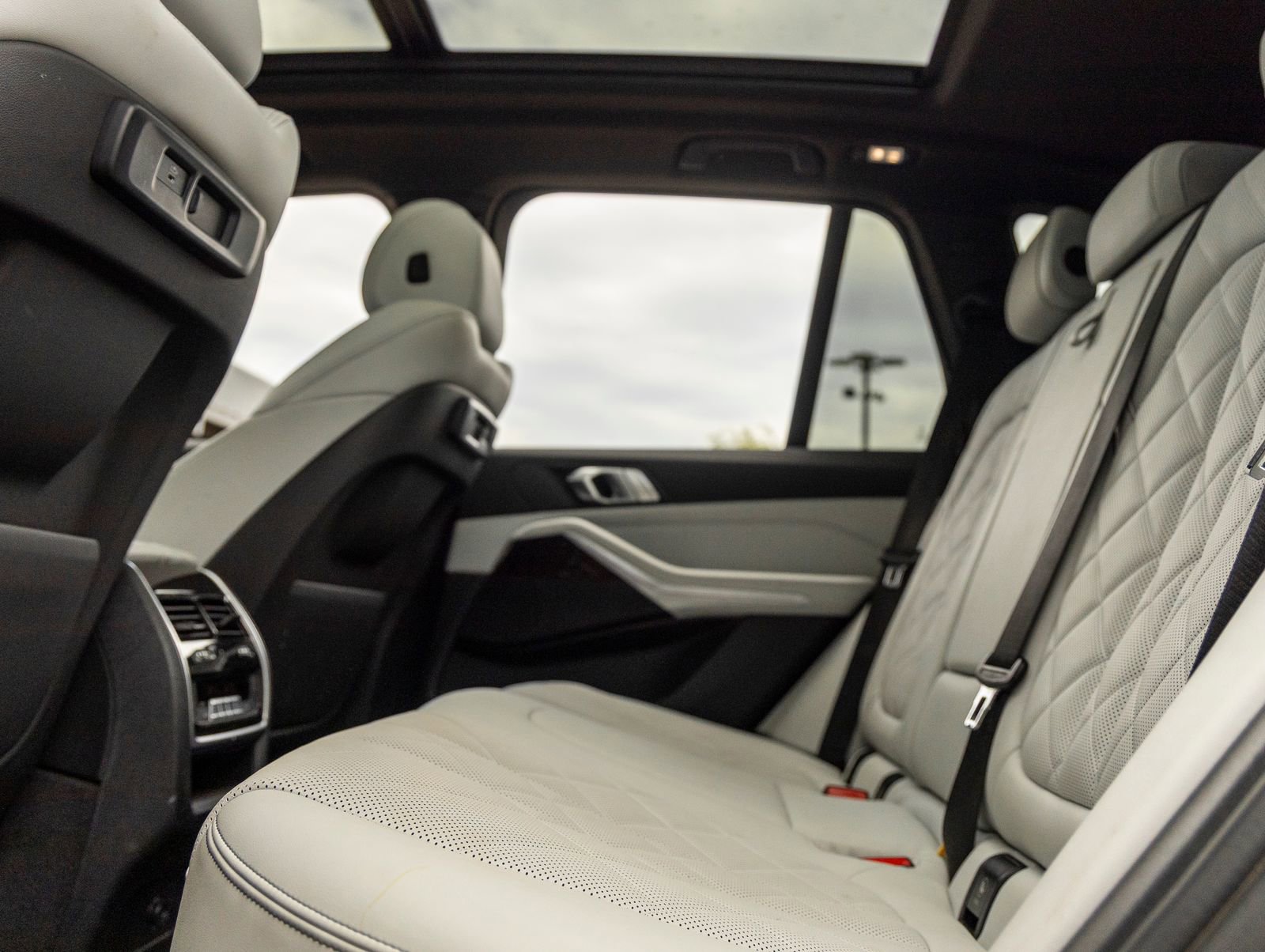 Used 2023 BMW X5 sDrive40i w/ M Sport Package image 33