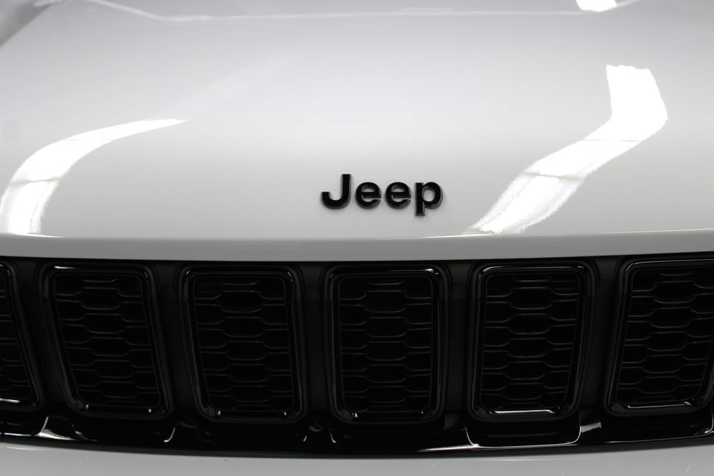 New 2025 Jeep Grand Cherokee Altitude image 35
