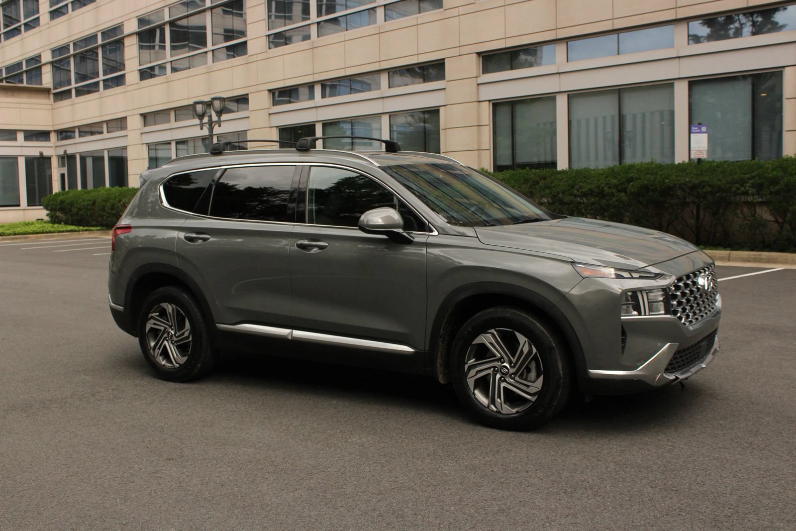 Used 2022 Hyundai Santa Fe SEL FWD image 2