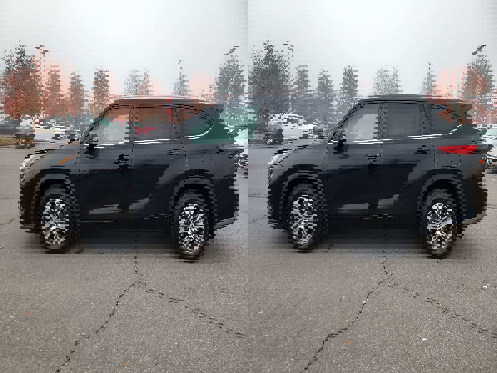 Used 2023 Toyota Highlander XLE image 11