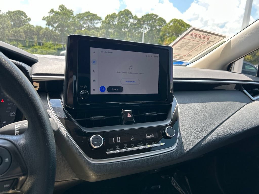 Used 2025 Toyota Corolla LE FWD image 30