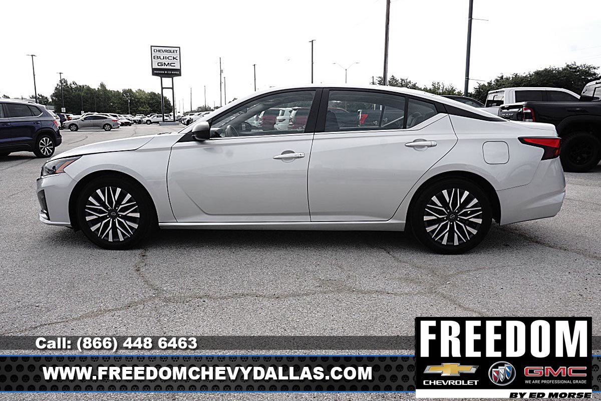 Used 2024 Nissan Altima 2.5 SV FWD image 4