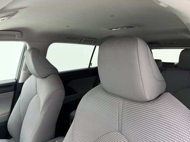 Used 2023 Toyota Highlander L FWD image 26