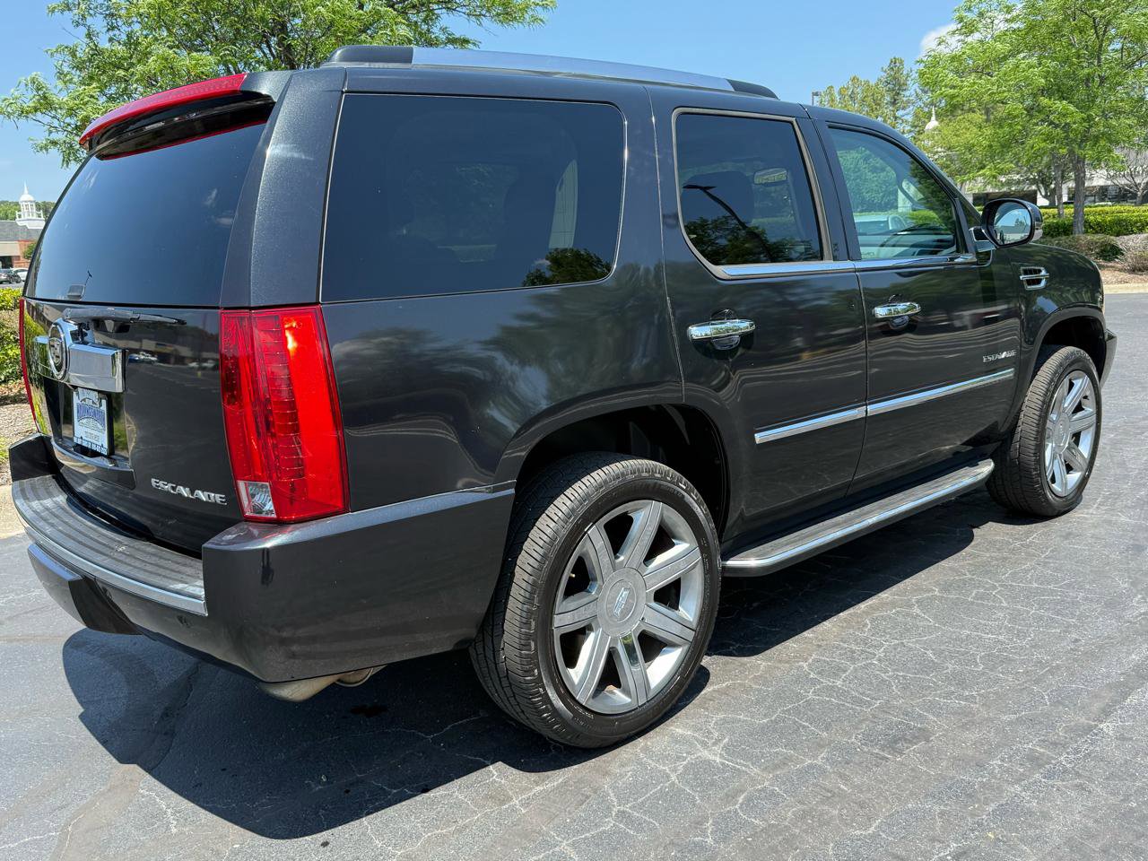 Used 2010 Cadillac Escalade Luxury AWD/4WD image 4