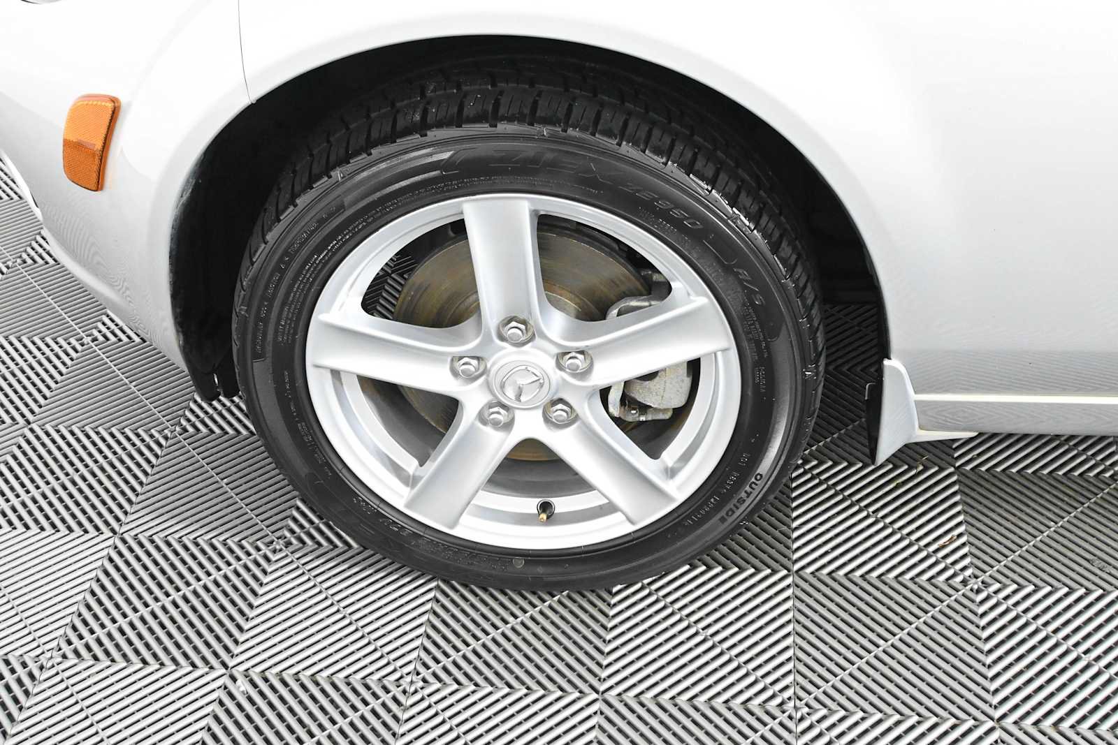 Used 2006 MAZDA MX-5 Miata Touring RWD image 24