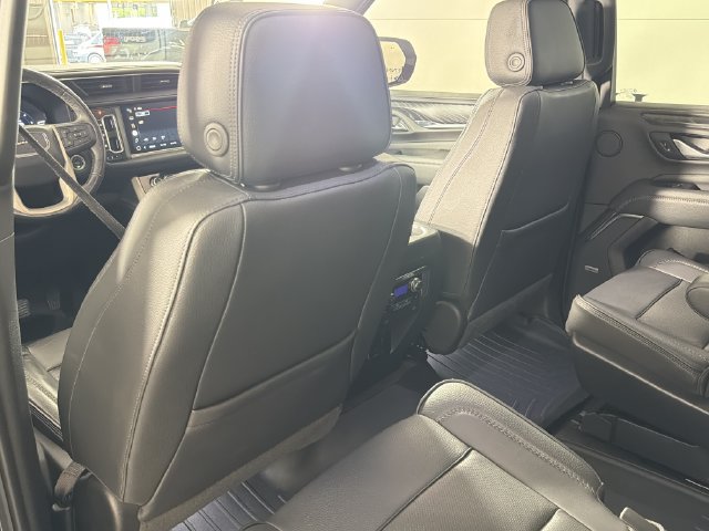 Used 2022 GMC Yukon Denali RWD image 18