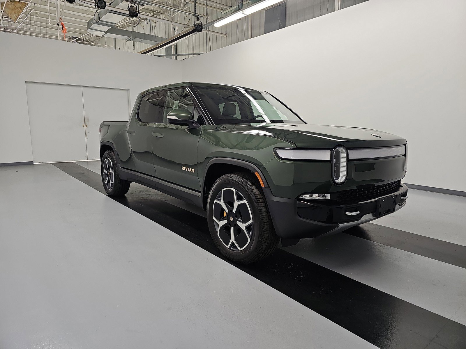 Used 2022 Rivian R1T Adventure AWD/4WD image 7