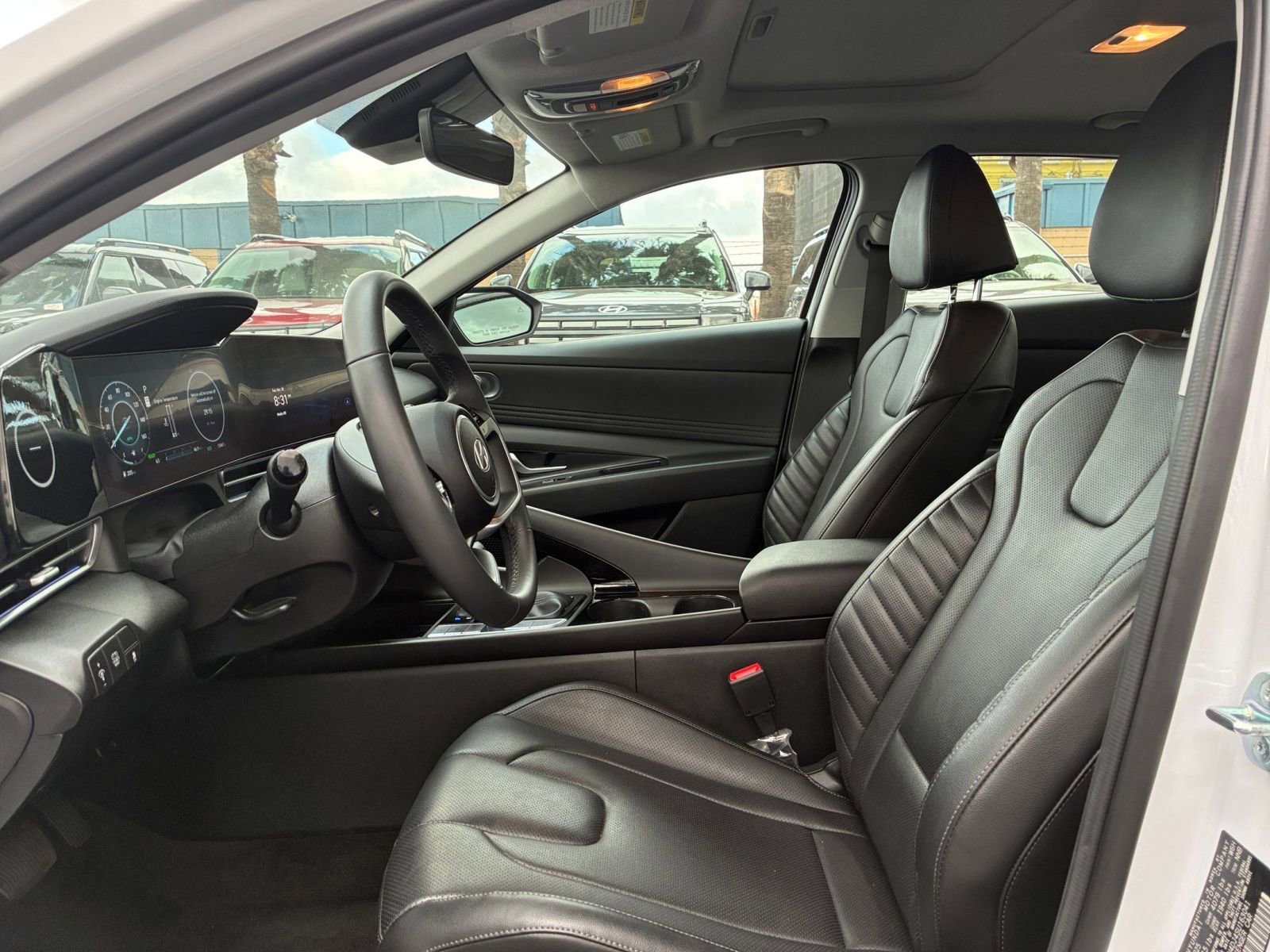 Used 2025 Hyundai Elantra Limited image 28