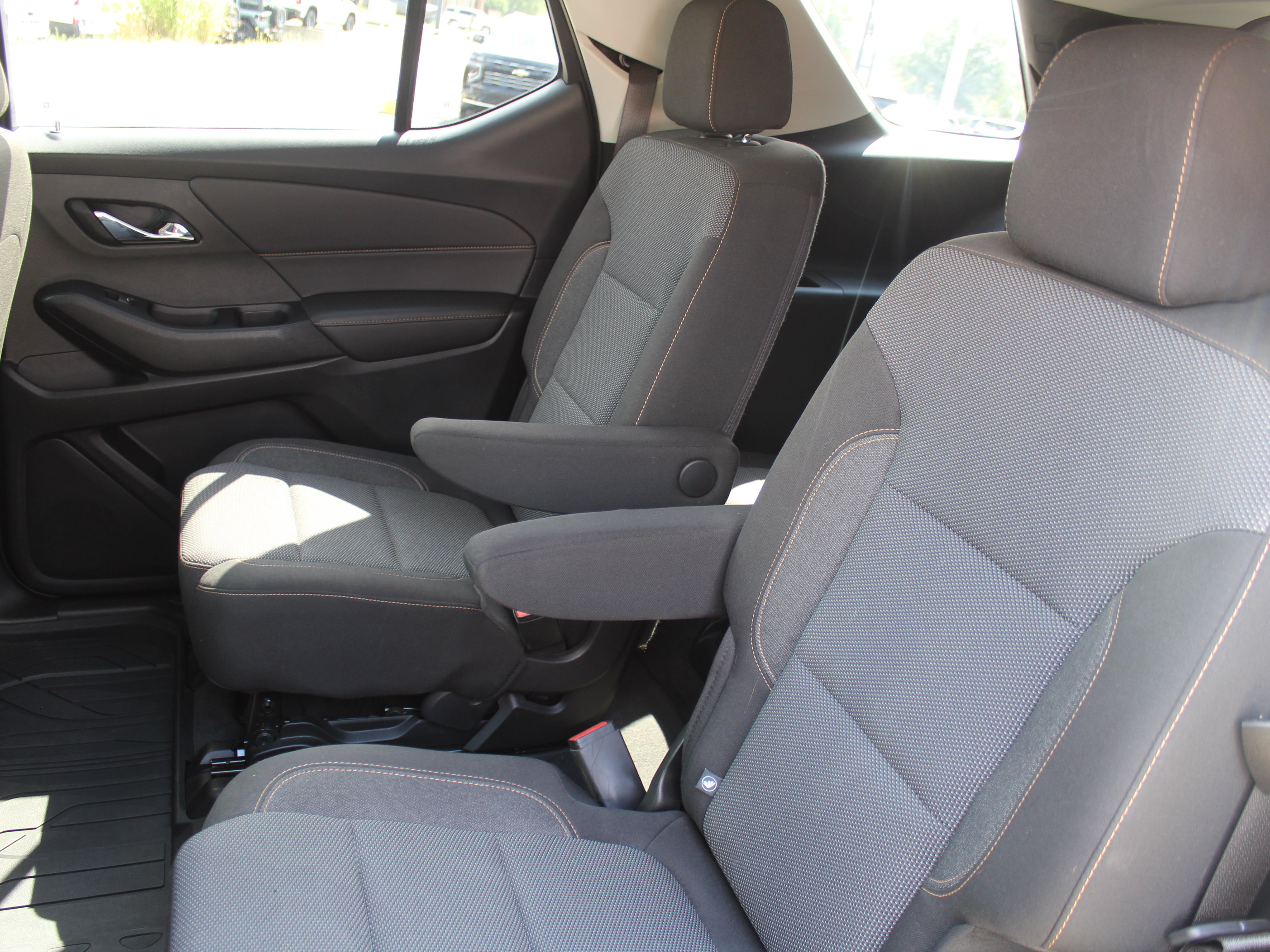 Used 2020 Chevrolet Traverse LT FWD image 23