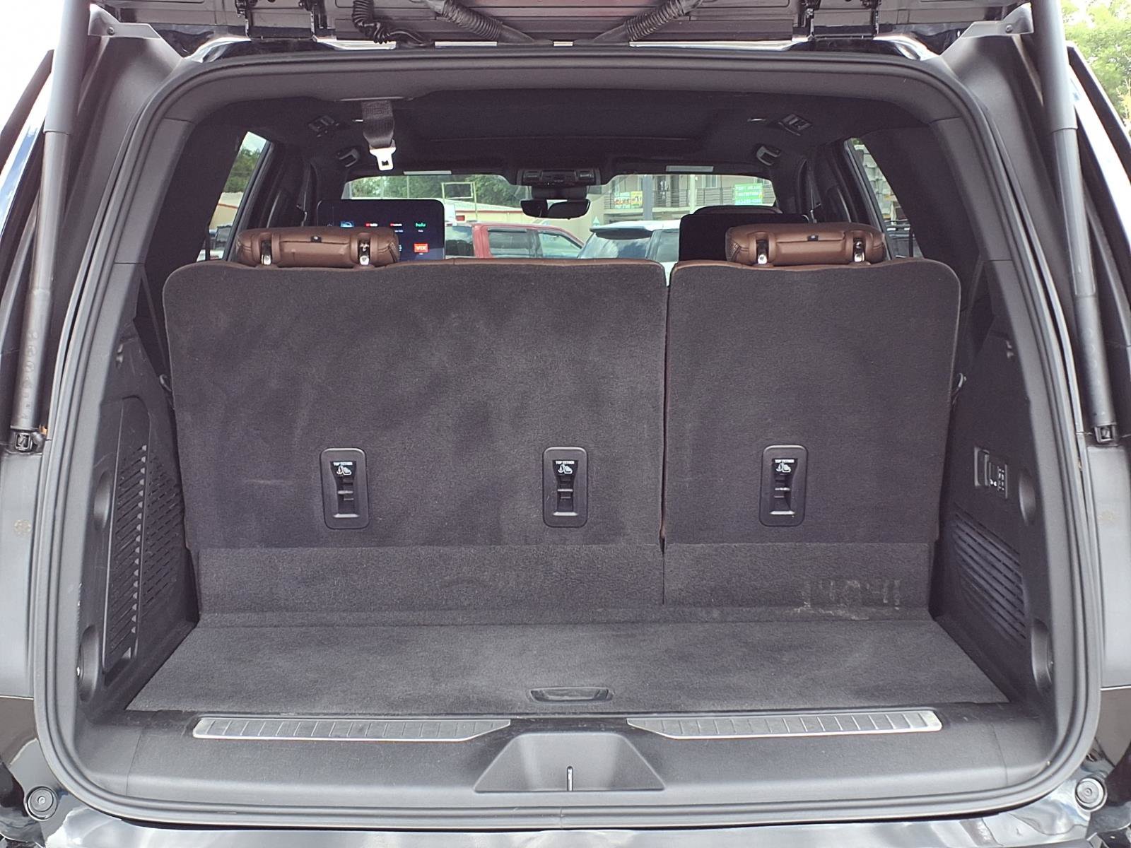 Used 2025 Chevrolet Tahoe High Country AWD/4WD image 6