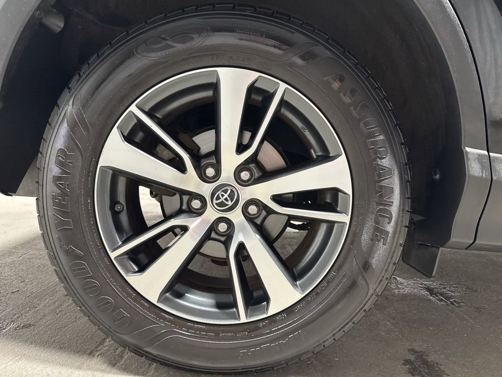 Used 2018 Toyota RAV4 XLE FWD image 37