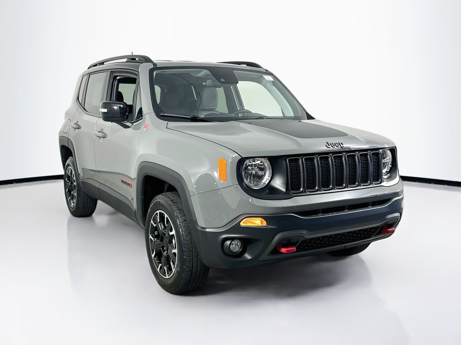 Used 2023 Jeep Renegade Trailhawk w/ Trailhawk Elite Group AWD/4WD image 3