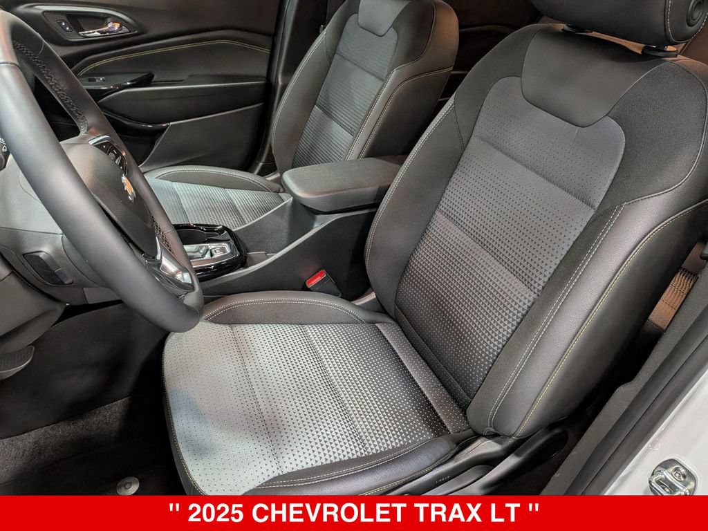 Used 2025 Chevrolet Trax LT w/ Driver Confidence Package FWD image 13