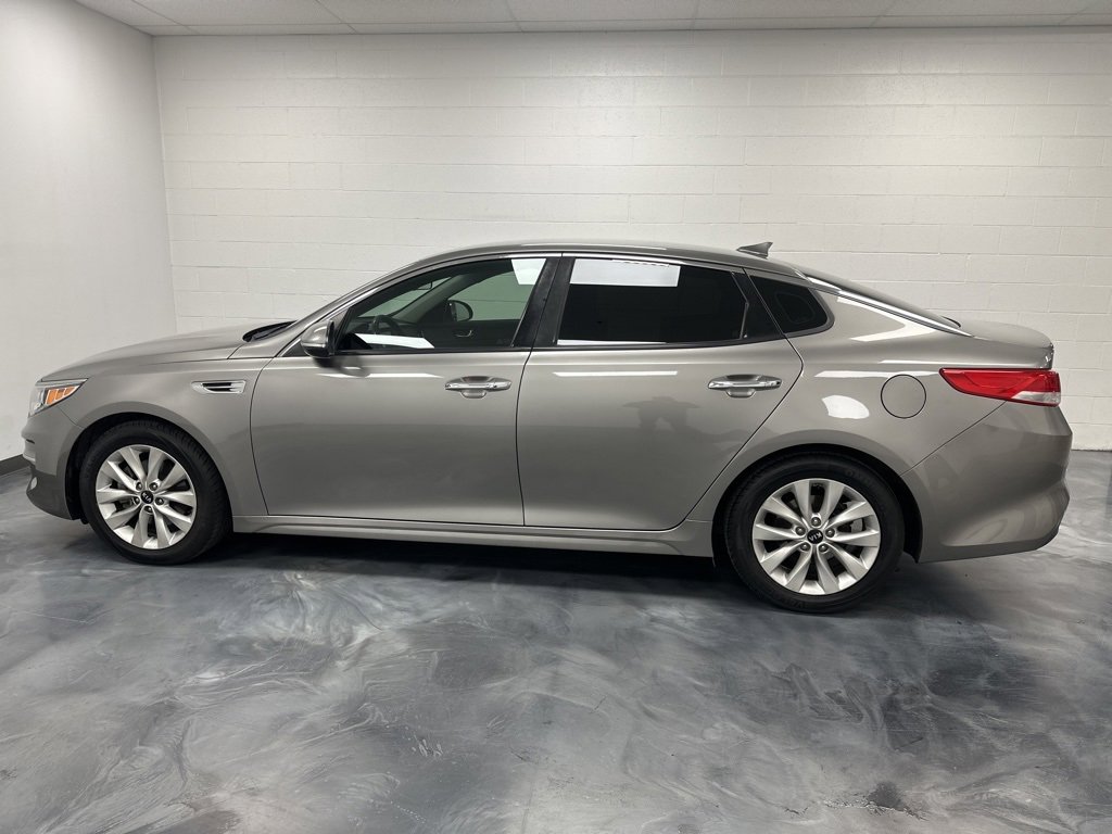Used 2016 Kia Optima EX image 11