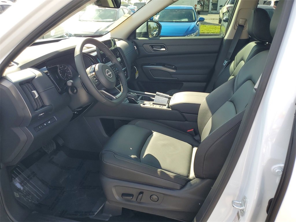 New 2025 Nissan Pathfinder SL w/ SL Premium Package image 11
