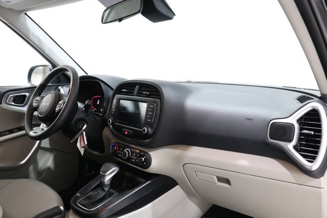 Used 2025 Kia Soul LX w/ LX Technology Package FWD image 14