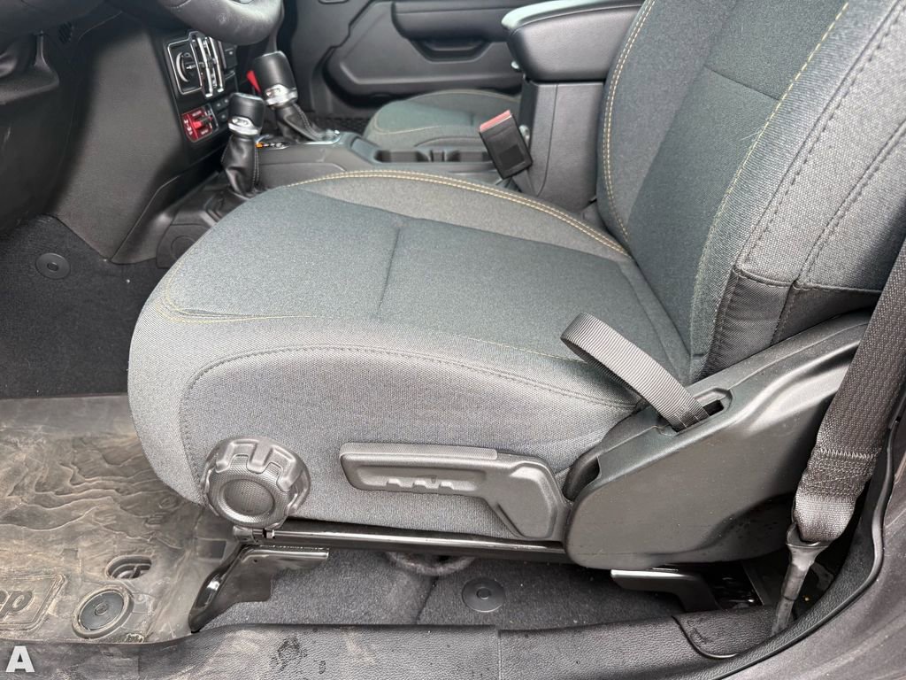 Used 2025 Jeep Wrangler Willys image 13
