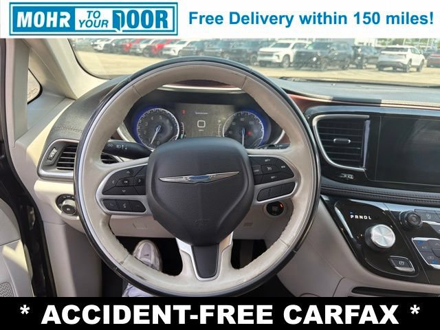 Used 2019 Chrysler Pacifica Limited FWD image 32