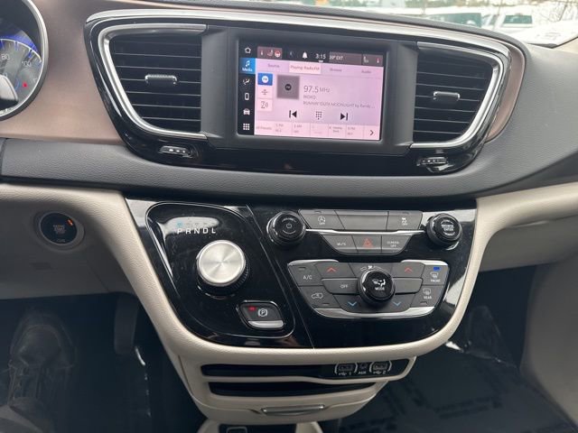 Used 2023 Chrysler Voyager LX image 26