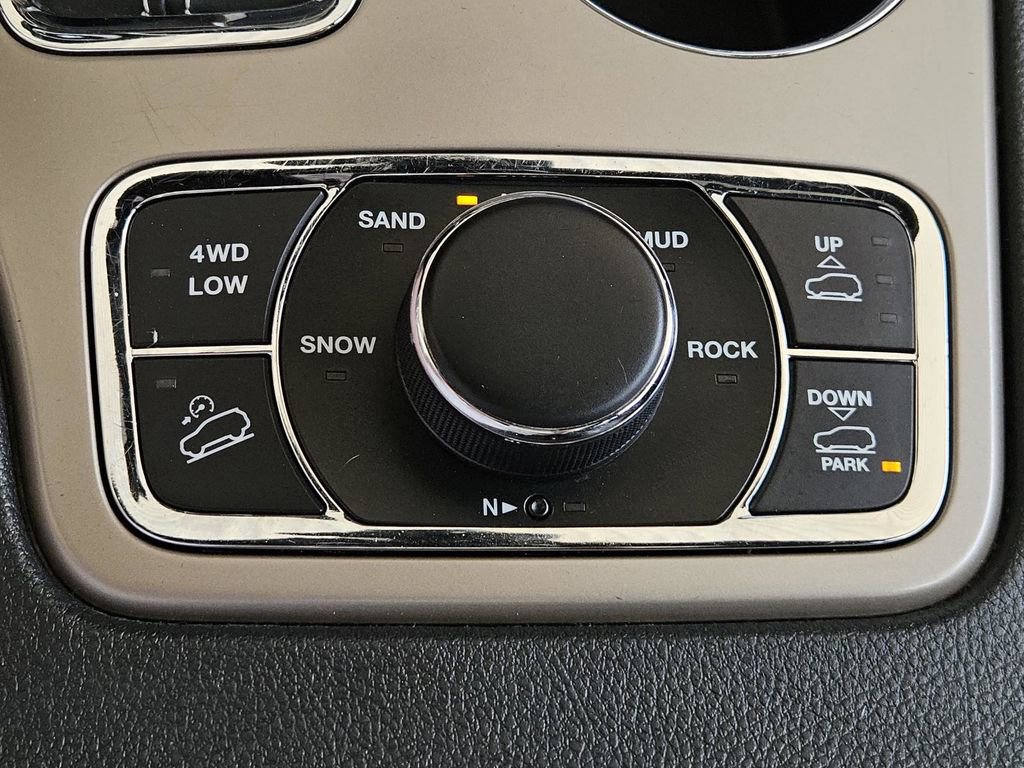 Used 2016 Jeep Grand Cherokee Overland AWD/4WD image 16