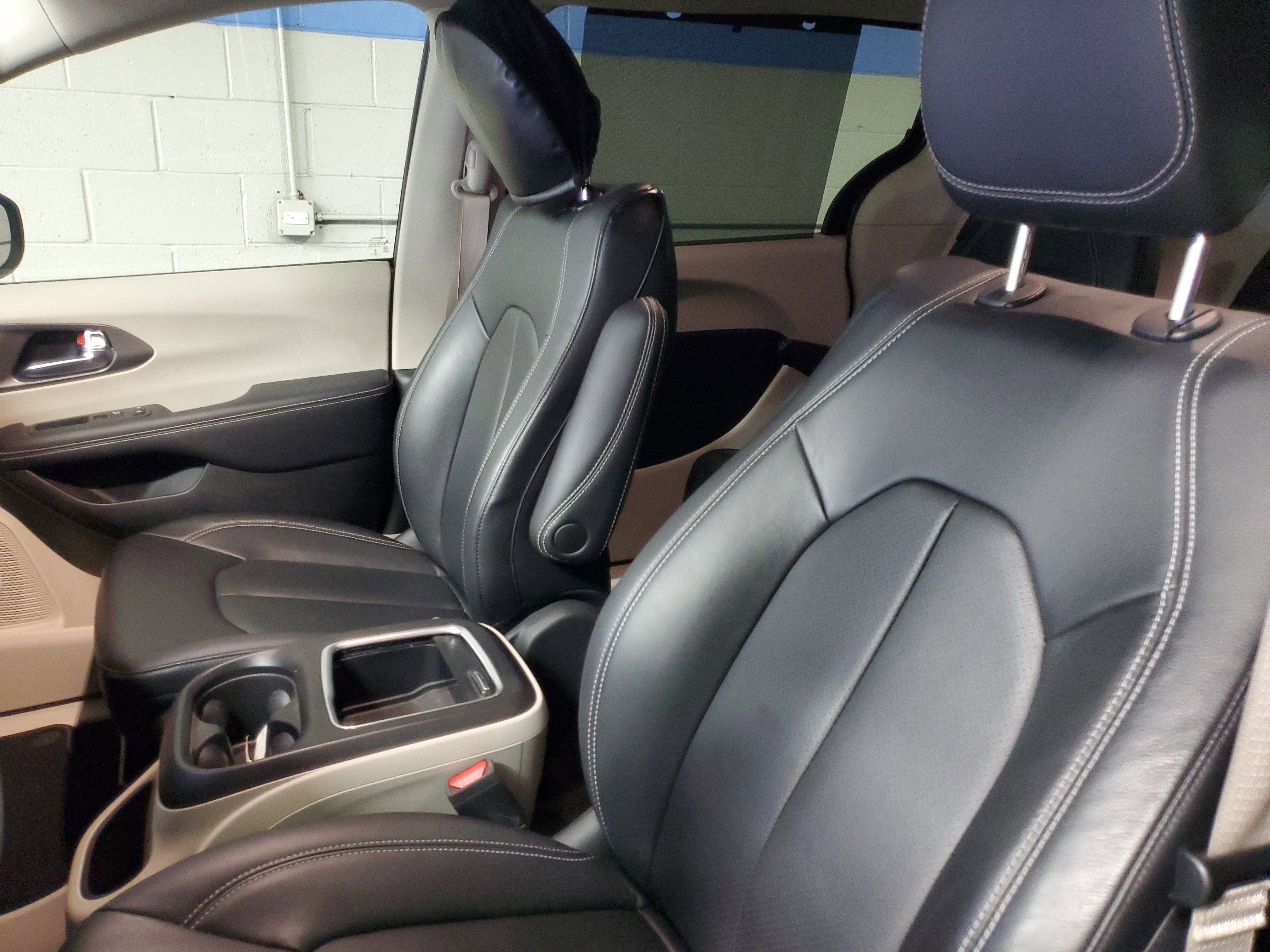 Used 2022 Chrysler Pacifica Touring-L AWD/4WD image 19