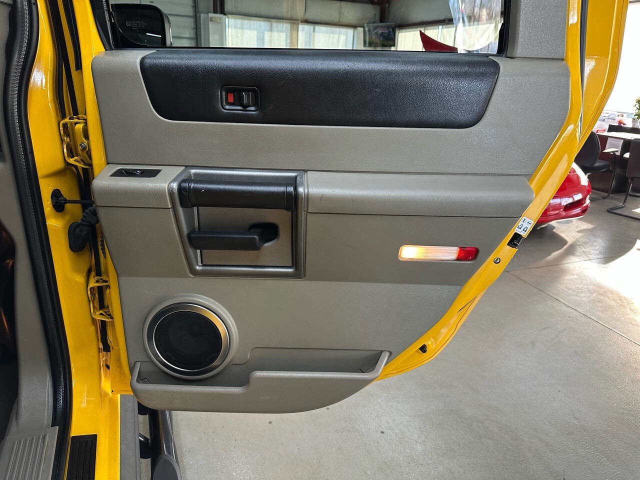 Used 2003 HUMMER H2 w/ Preferred Equipment Group image 15